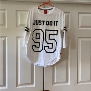 Nike top